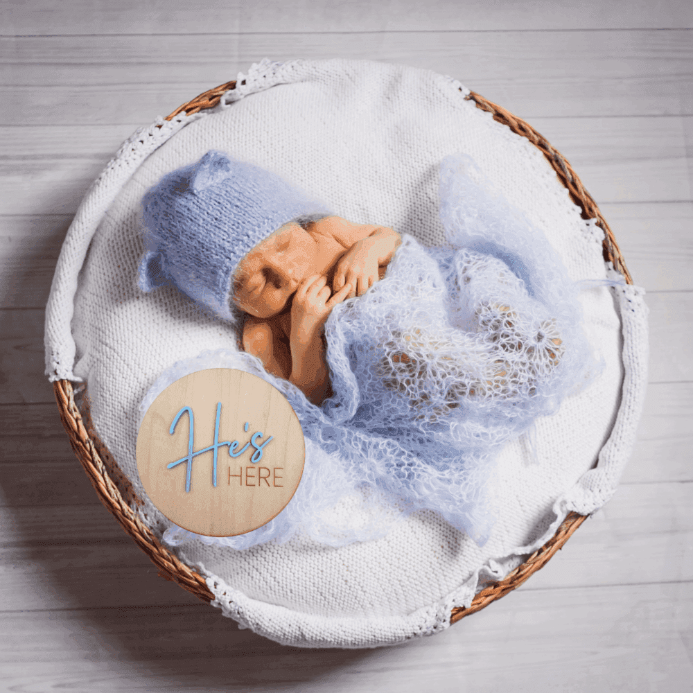 Announcement Disc – He’s Here